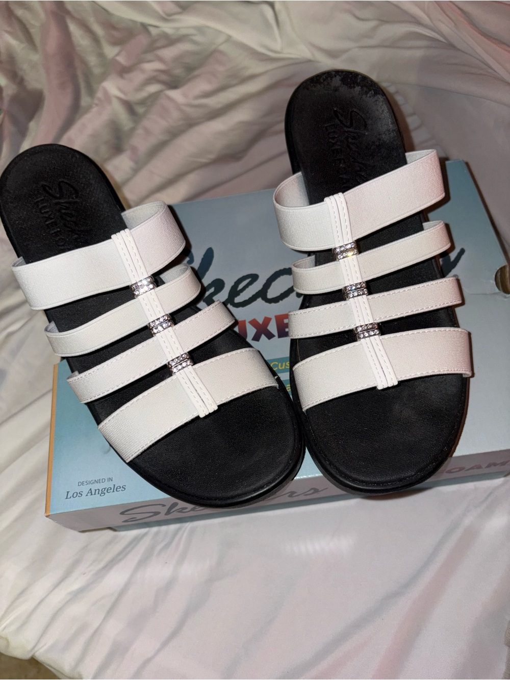 Skechers Luxe Foam sandals - Picture 5 of 8
